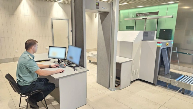 С начала 2025 года таможенники Новокузнецка проконтролировали багаж более 11,1 тыс. пассажиров и членов экипажей международных рейсов | Источник: www.city-n.ru