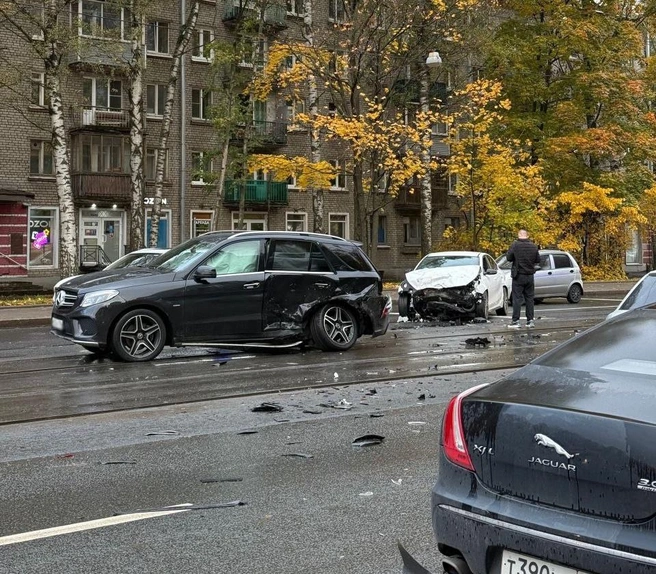 Утро в Петербурге отметилось аномальными пробками. На Энгельса не удался выезд со двора | Источник: «ДТП и ЧП | Санкт-Петербург»