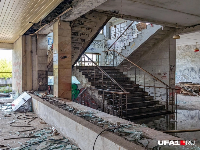 Периодически с потолка течет | Источник: Булат Салихов / UFA1.RU