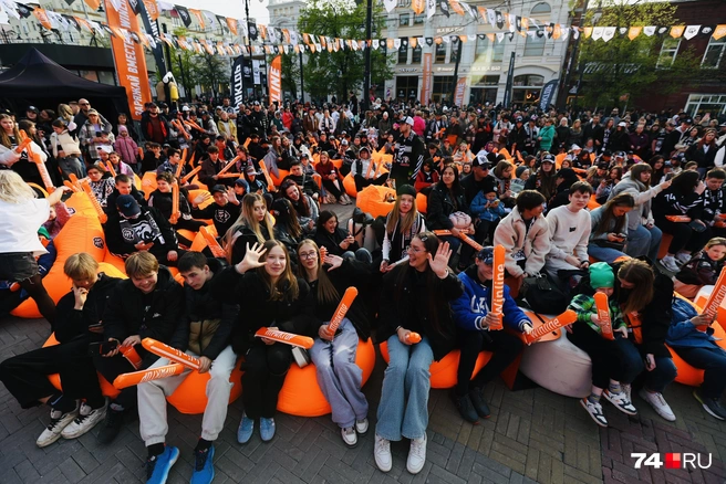 Поболеть пришло не меньше 5 тысяч челябинцев | Источник: Наталья Лапцевич