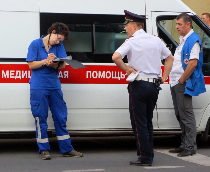 В Москве женщина скинула двоих детей с моста и попыталась покончить с собой