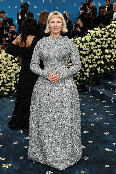 Памела Андерсон в Tory Burch и с короткой челкой