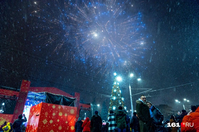 Новогодний салют | Источник: Евгений Вдовин