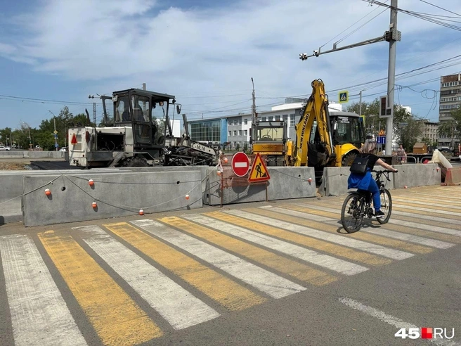 В Кургане на улице Дзержинского два года идет замена ветхих коммуникаций | Источник: Кирилл Митин / 45.RU
