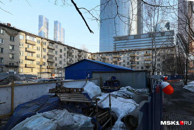 …и строительные городки | Источник: Артем Устюжанин / MSK1.RU