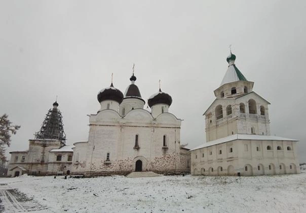 Игумен Феодосий рассказал, что на данный момент известно о том, что заболели примерно 10 человек из тех 35, которые проживают в обители | Источник: Свято-Троицкий Антониево-Сийский монастырь / Vk.com