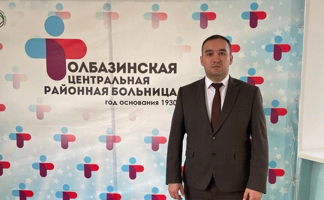 Его специальность — эндоскопия | Источник: vk.com/azatkutuev