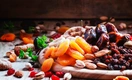 Врач Гавашели рассказала, кому нельзя есть изюм и финики
