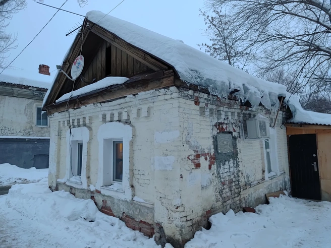 Жильцы обустроились в доме даже с определенным комфортом | Источник: Сергей Гендин / 164.RU