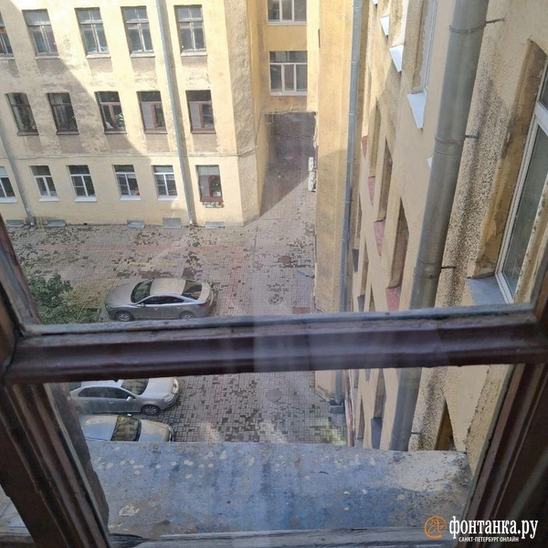 Никакой активности вокруг помещения магазина не видно | Источник: Анна Мотовилова / «Фонтанка.ру»