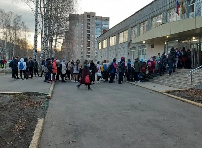 В мэрии объяснили образовавшуюся утром у рязанской школы очередь | ya62.ru