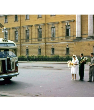 15 лирических цветных фотографии Ленинграда 1961 года