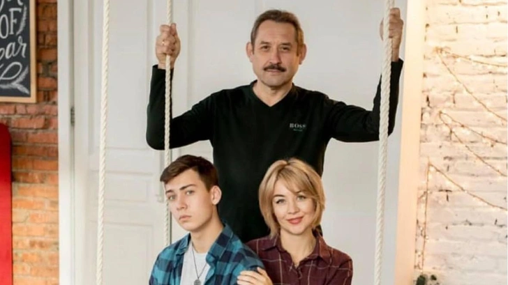 Сергей Усольцев и Ирина Усольцева со старшим сыном | Источник: соцсети