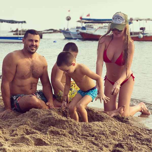 Сергей и Дарья Пынзарь с семьей
