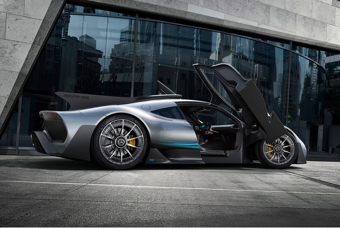 На волю выпущен тысячесильный гиперкар Mercedes-AMG Project ONE