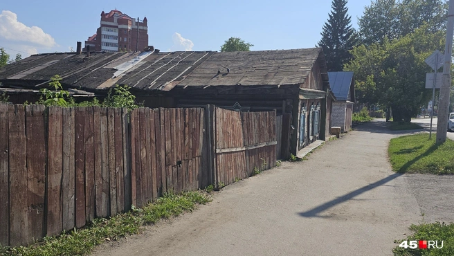 Дом уже муниципальный и должен быть снесен | Источник: Дарья Никитченко / 45.RU