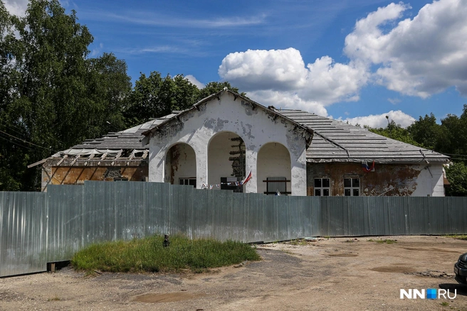 Разрушенный Дом культуры «Искра» — боль всех жителей Поймы | Источник: Наталья Бурухина / NN.RU