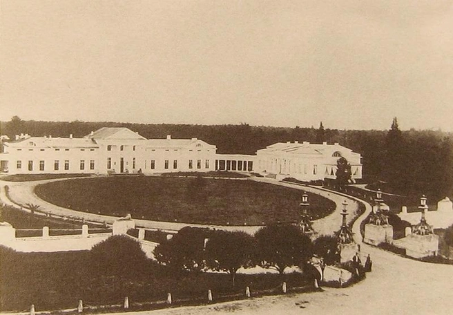 Главный дом усадьбы, фото 1908 года | Источник: Wikipedia