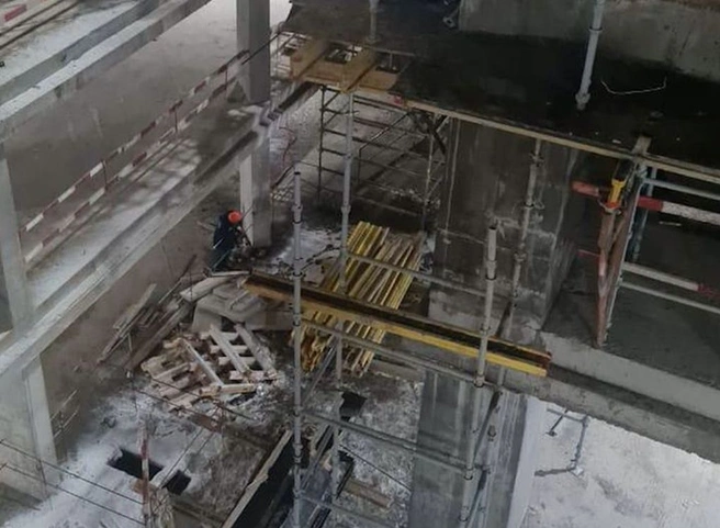 В Москве при обрушении строительных лесов рабочих залило бетоном | ya62.ru