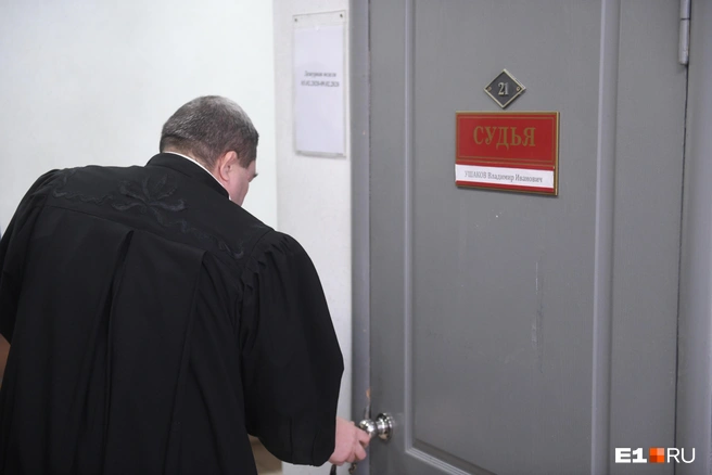 Обещала конфискат по дешёвке: в Петербурге вынесли приговор лжесотруднице таможни | Источник: Артём Устюжанин / E1.RU