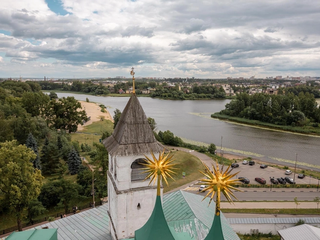 При помощи бинокля можно рассмотреть Фрунзенский и Красноперекопский районы. | Источник: Александр Куренной / 76.RU 