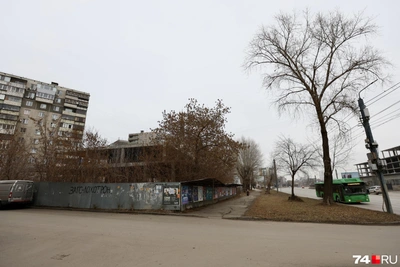 Участок под долгостроем на Братьях Кашириных вернут городу