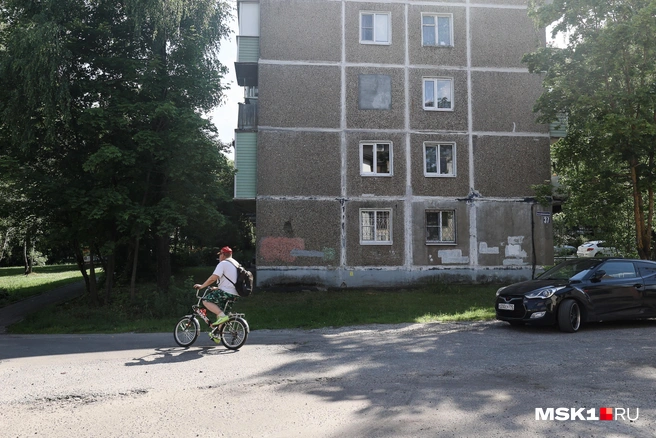 Местные жители сетуют на то, что в момент ЧП в городе не звучали сирены | Источник: Артем Устюжанин / MSK1.RU