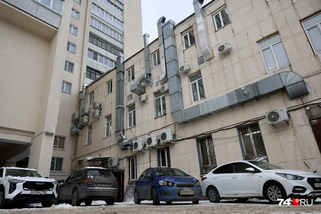 Вытяжки доставляют дискомфорт жителям ближайшего подъезда | Источник: Наталья Лапцевич
