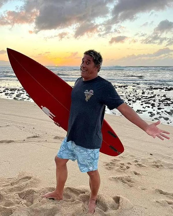 Звезда «Пиратов Карибского моря» Тамайо Перри скончался после нападения акулы на Гавайях