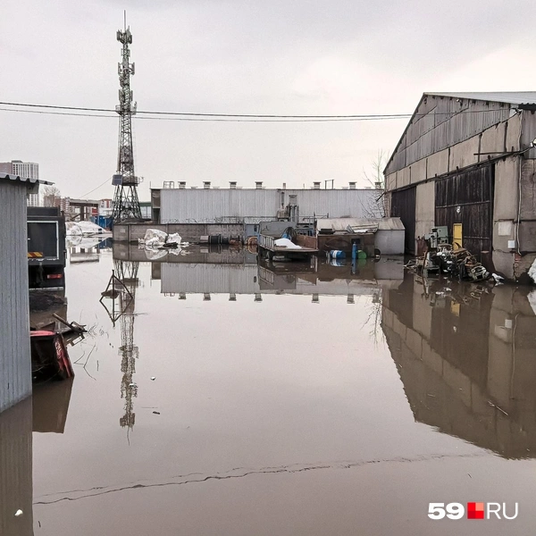 Здесь залило десятки складов | Источник: Василина Любимова / 59.RU