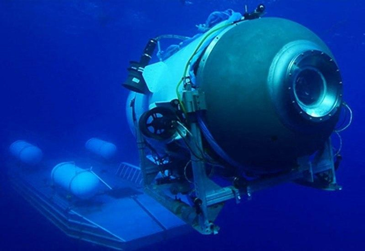 Сжался под давлением воды и взорвался: первая версия страшной гибели экипажа батискафа «Титан»