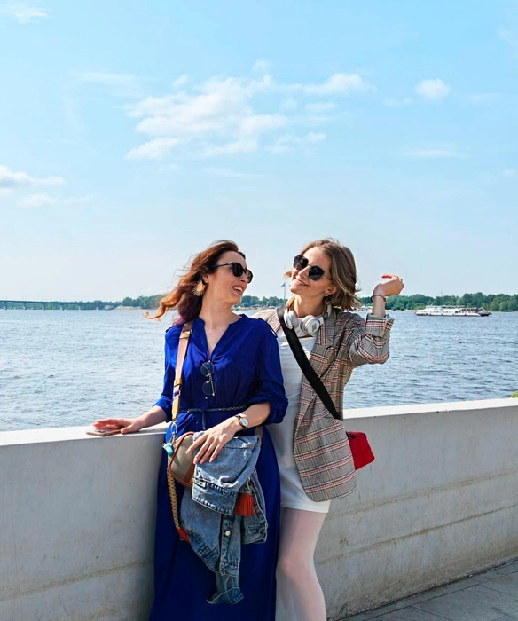 Елизавета Кальпиди (слева) и Аника Рик во время презентации проекта в фестивальном клубе Дягилевского фестиваля | Источник: из личного архива