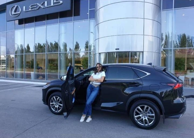 Чтобы не подвести клиентов, купить ткани и фурнитуру, нанять новых людей, Инна продала машину | Источник: Инна Платонова