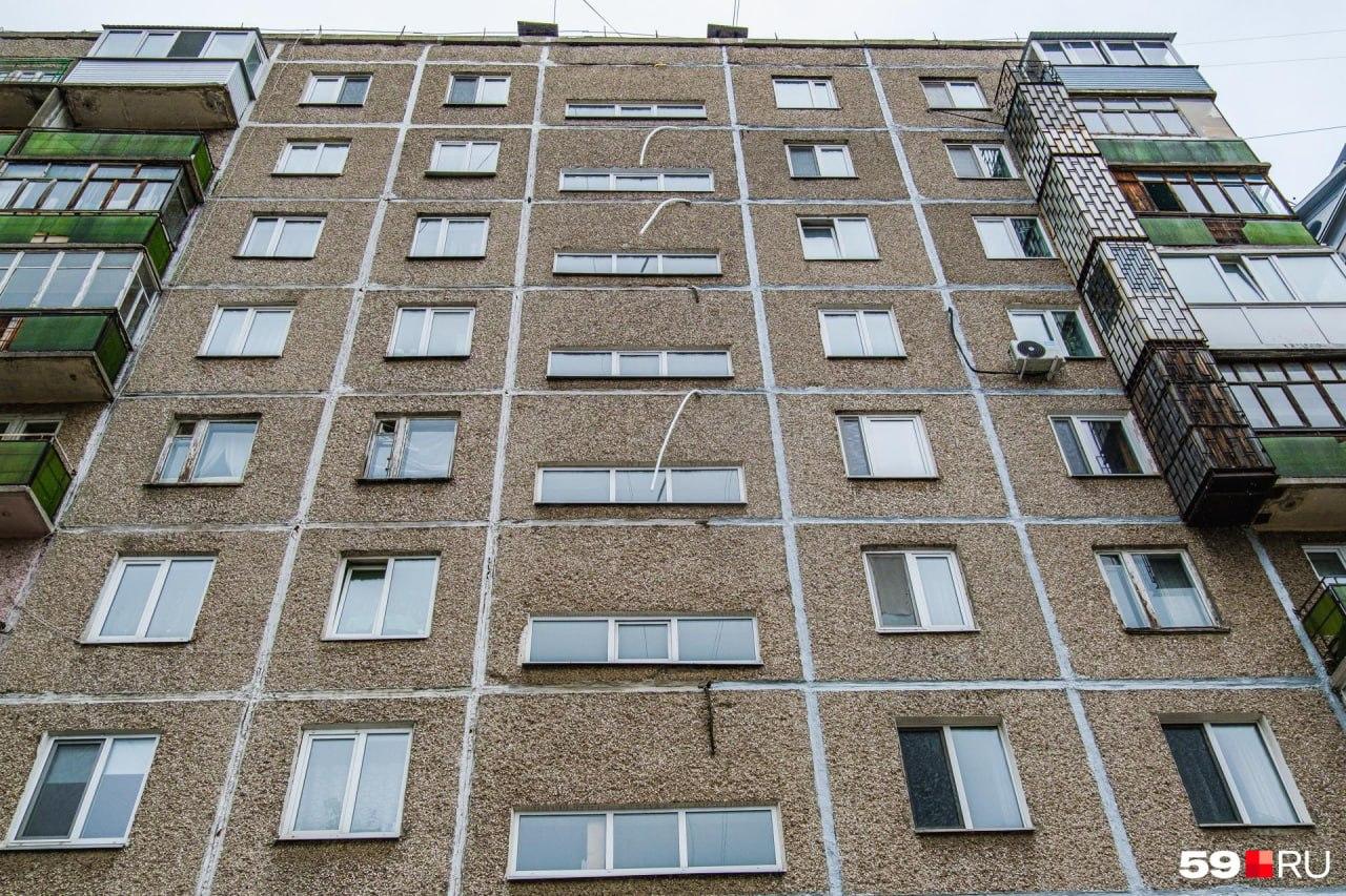 Мама уложила спать и отвлеклась: подробности гибели четырехлетней девочки, выпавшей из окна многоэт…