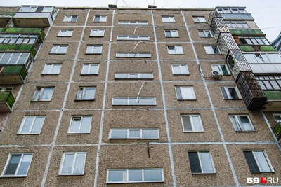 В Перми из окна седьмого этажа выпала девочка