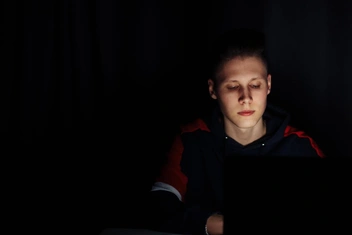 «Не делайте из 16-летних — детей»: 29-летняя психиатр из Екатеринбурга родила от 16-летнего жениха