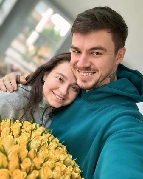 Пара воспитывает сына
