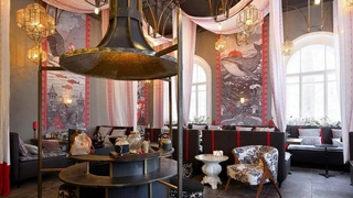 Неоготика и сказочные фрески: в Москве открылись камерные бани «Дюжина»