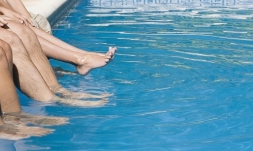 Фото №1 - Почему в Петербурге требуют справки в бассейн, хотя это незаконно