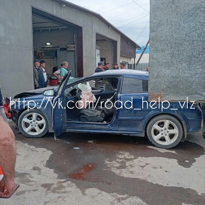 Авария произошла 8 мая в Волжском на острове Зеленый | Источник: «ROAD HELP Волжский» / Vk.com