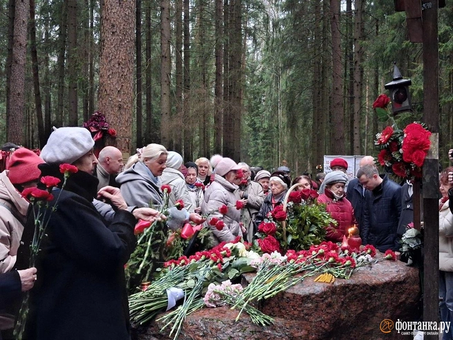 В Левашово прочли имена жертв политических репрессий | Источник: Анна Мотовилова / FONTANKA.RU