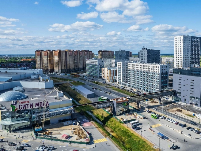 Сейчас ТРЦ «Тюмень Сити Молл» — один из самых крупных в городе | Источник: СЗ «Страна.Тополёвая»
