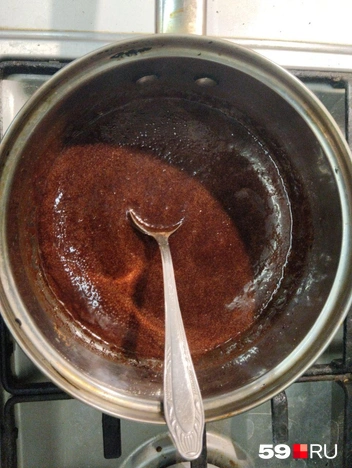 Добавляем какао и сахар | Источник: Ольга Якунчева / 59.RU