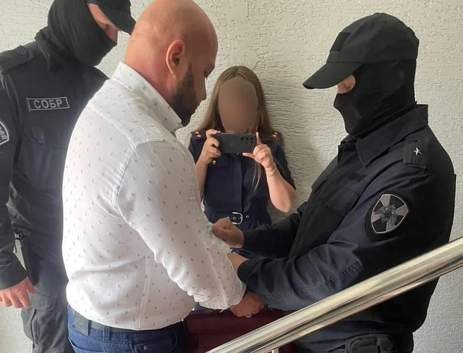 Руководителя задержали в вузе вчера днем | Источник: читатель 74.RU