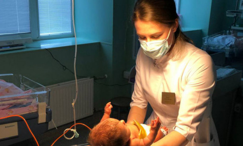 Петербургские педиатры помогли двум малышам, страдающим спинальной мышечной атрофией. Их впервые лечили пероральным препаратом