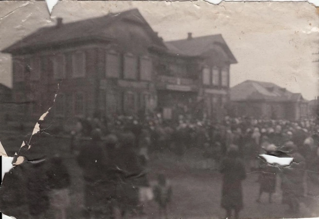 Митинг в Сургуте 9 мая 1945 года | Источник: Сургутский краеведческий музей
