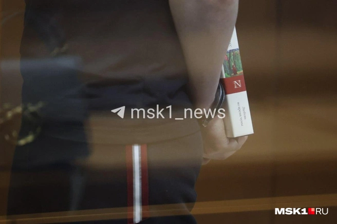 Аяз пришел на суд с романом «Любовь во время чумы» Габриэля Гарсиа Маркеса | Источник: MSK1.RU