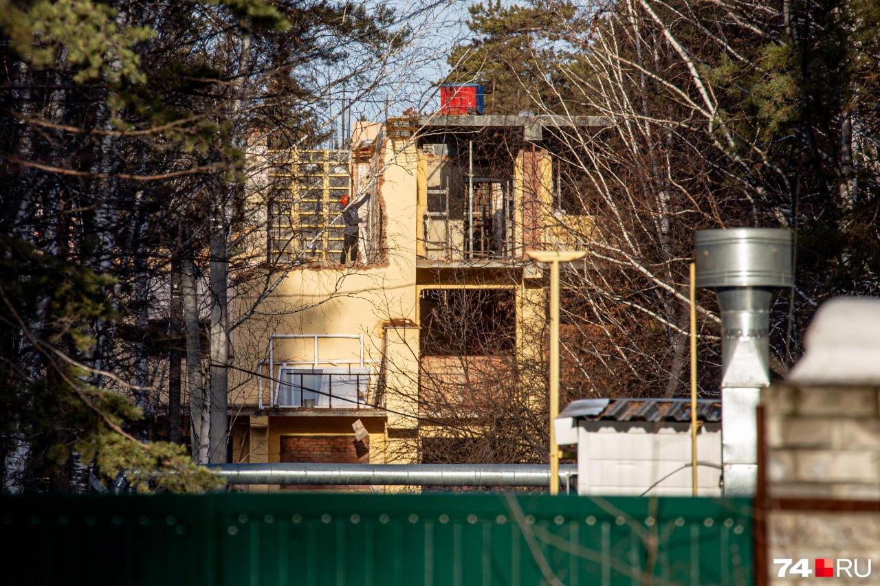 В хамам — натуральный камень, скамейки — с художественной ковкой. В городском бору продолжат ремонт отеля для VIP-гостей