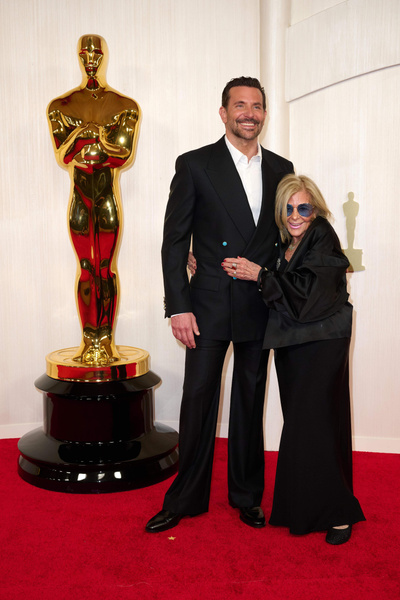 Брэдли Купер и Джиджи Хадид готовились появиться на «Оскаре-2024» вместе. Что пошло не так?