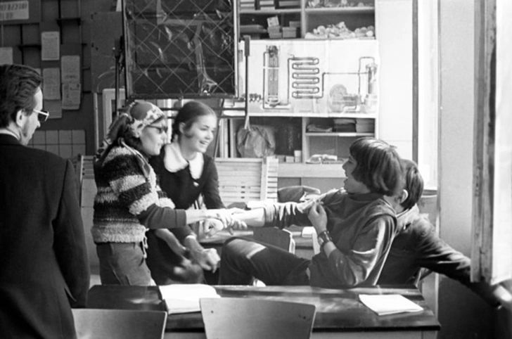 В «Ключе без права передачи» и «Беде» сыграл Алексей Петренко, перетянувший все внимание зрителей на себя